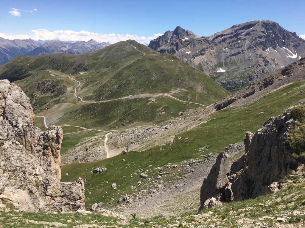 Vue depuis le domaine d'altitude de Serre Chevalier Chantemerle, au cours d'une randonnée d'été