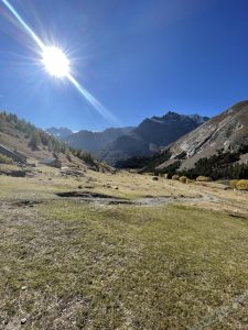 Randonnées pédestre en solo en été à Serre Chevalier Vallée, secteur de l'Aiguillette du Lauzet