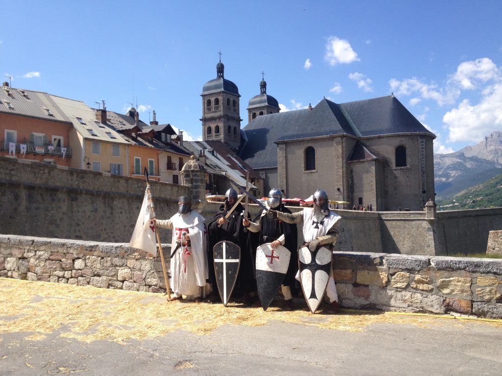La fête médiévale dans la Cité Vauban de Briançon, en été