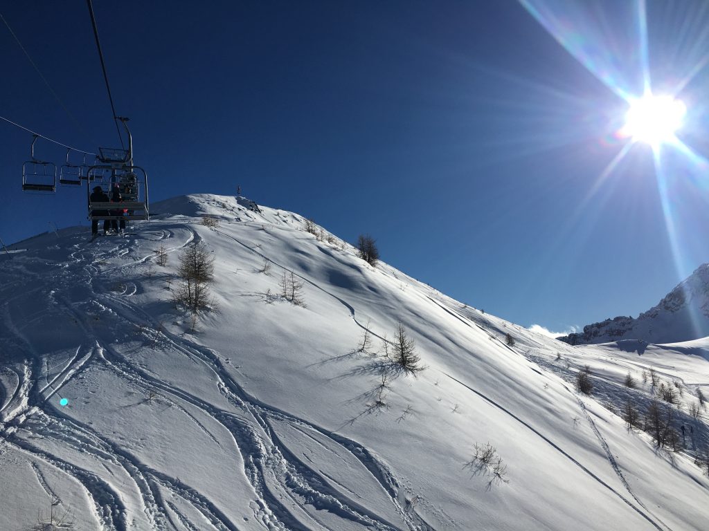 Skier à Serre Chevalier en mars, c'est neige et soleil garantis !